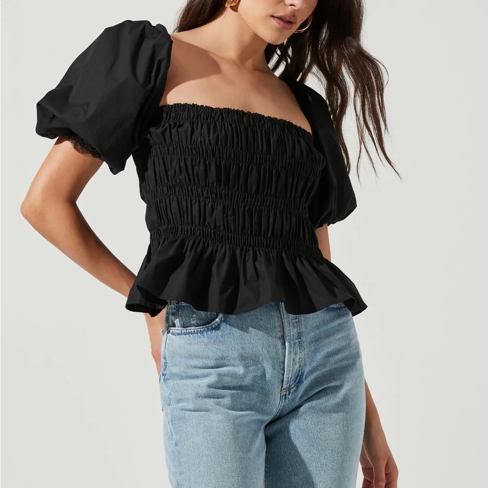 ASTR The Label SAVINA BUBBLE SLEEVE TOP